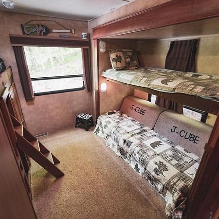 Rv Adventure Roscoe Pet Friendly Exterior foto