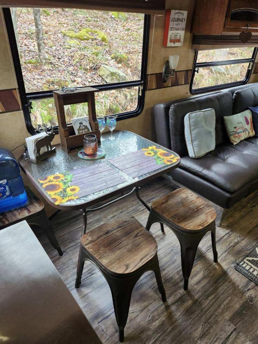 Rv Adventure Roscoe Pet Friendly Exterior foto