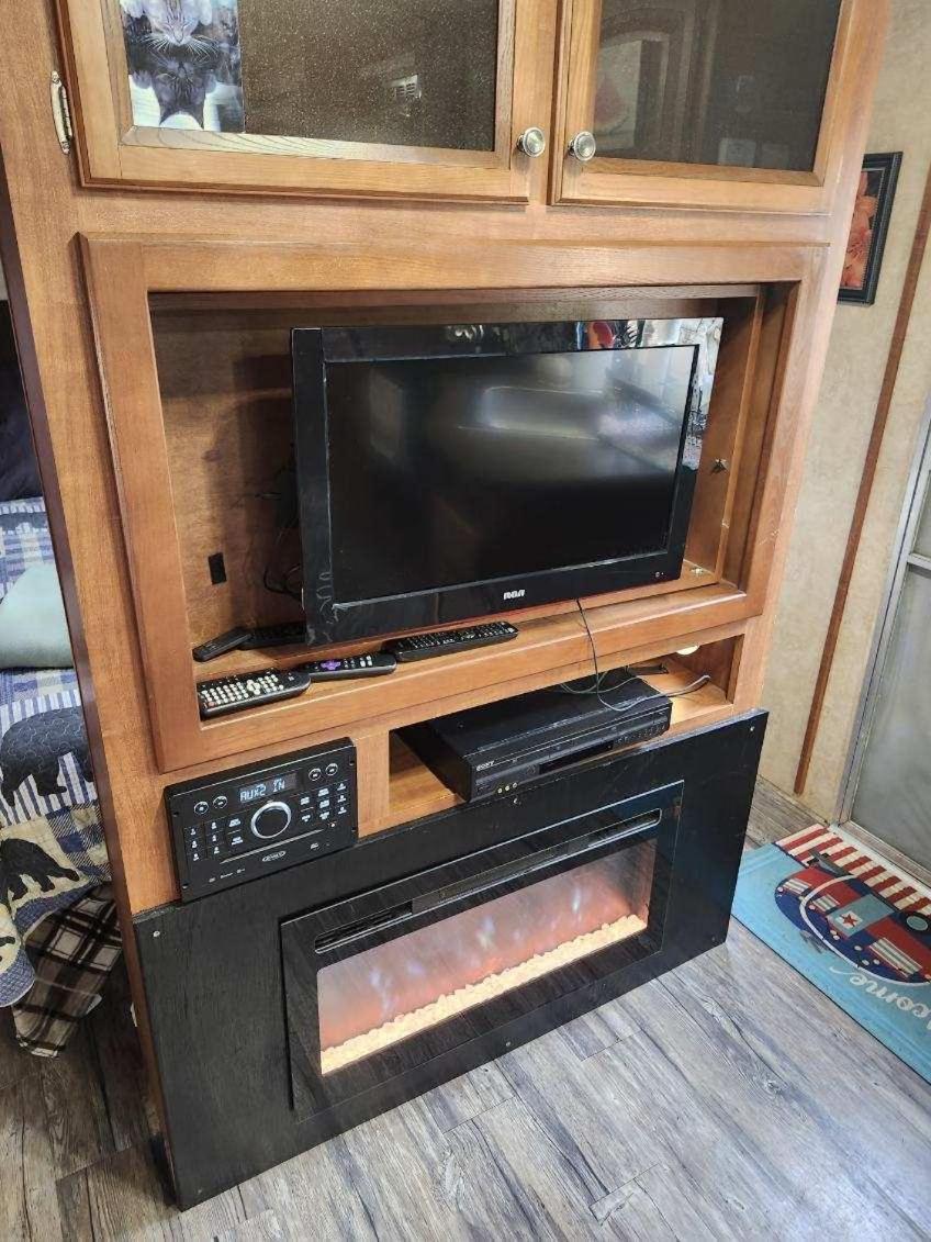 Rv Adventure Roscoe Pet Friendly Exterior foto