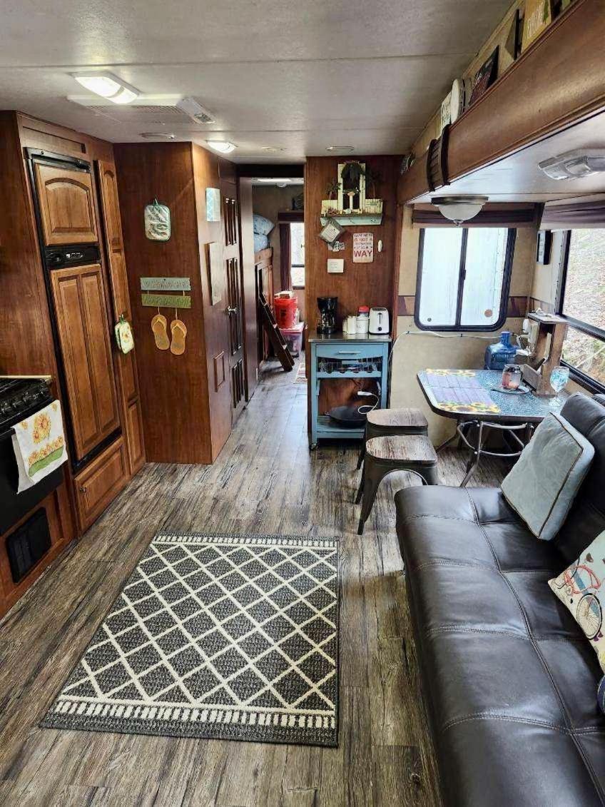 Rv Adventure Roscoe Pet Friendly Exterior foto