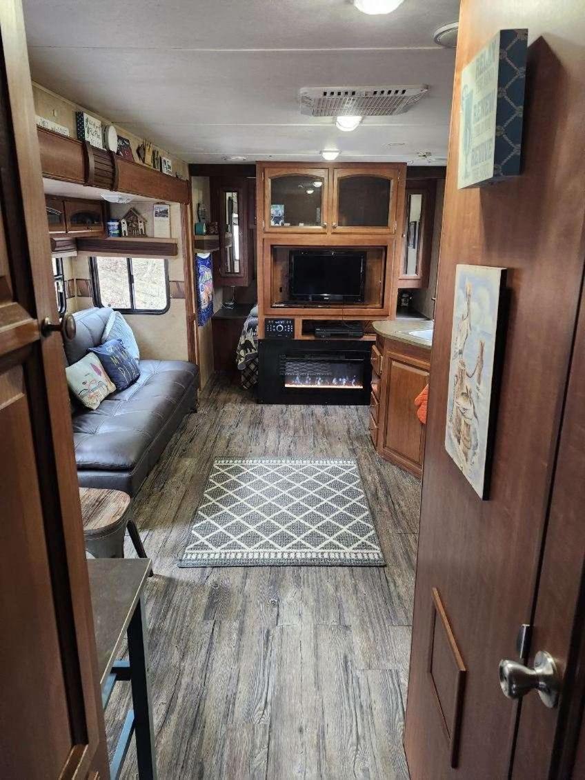 Rv Adventure Roscoe Pet Friendly Exterior foto